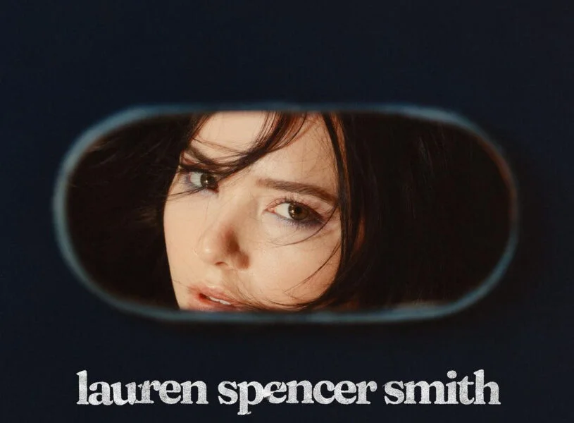 EM TURNÊ GLOBAL, LAUREN SPENCER SMITH APRESENTA “SAD FOREVER”, SUA MAIS NOVA MÚSICA