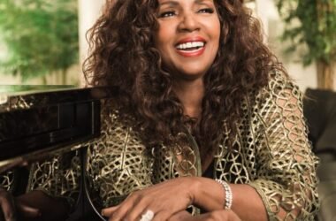 Gloria Gaynor, a diva do Disco, anuncia show em Curitiba!