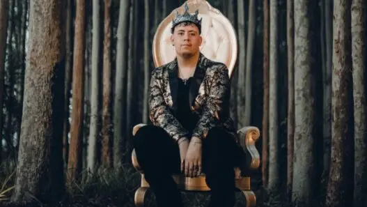 Marc Yann lança videoclipe do dark pop 'Profano'