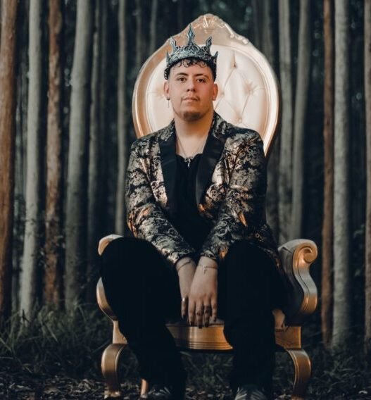 Marc Yann lança videoclipe do dark pop 'Profano'