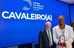 Liniker recebe honraria do Ministério da Cultura em cerimônia da Ordem do Mérito Cultural (OMC) Liniker foi homenageada nesta terça-feira, dia 20 de maio, com a Ordem do Mérito Cultural (OMC), uma das mais importantes condecorações do setor no Brasil, concedida pelo Ministério da Cultura.
