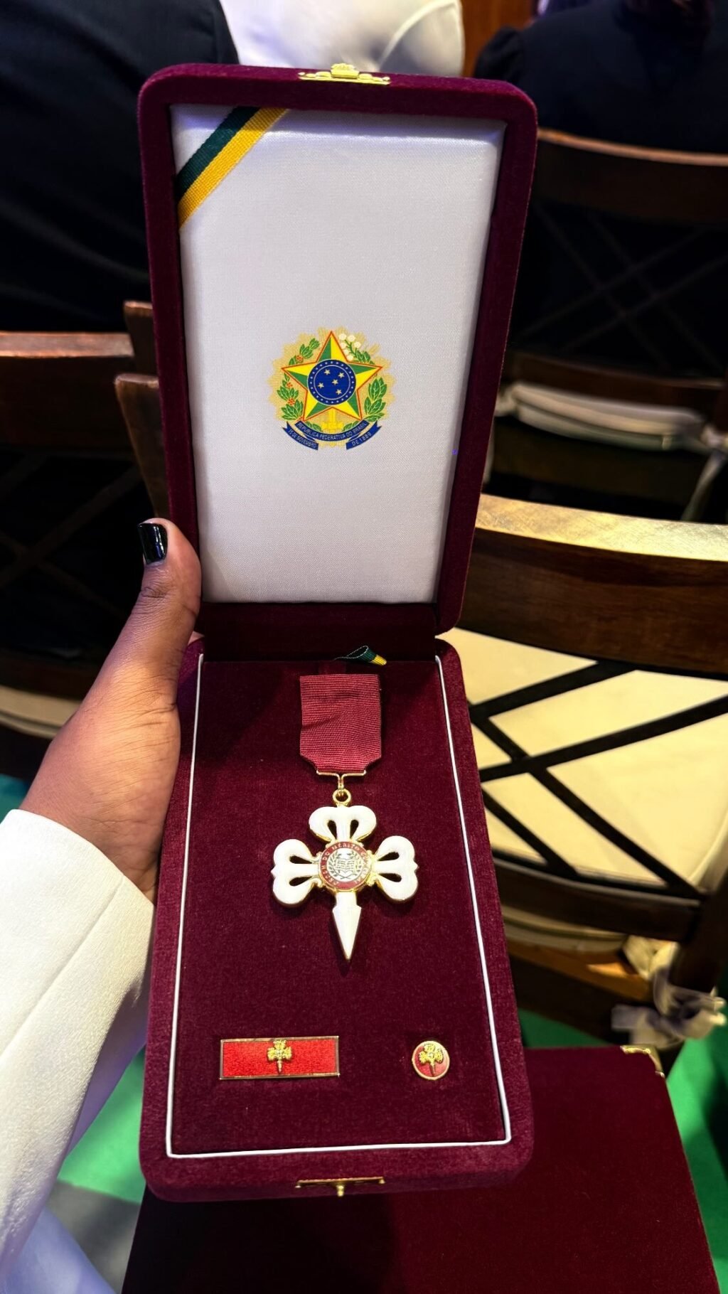Liniker é homenageada com medalha do Ministério da Cultura