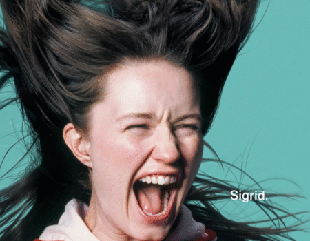 Sigrid lança “Two Years” e aquece os motores para novo álbum