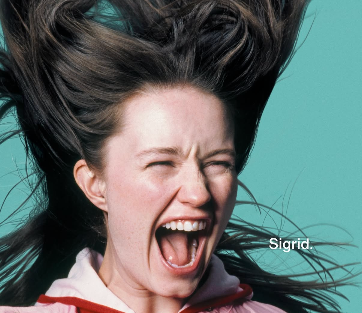 Sigrid lança “Two Years” e aquece os motores para novo álbum