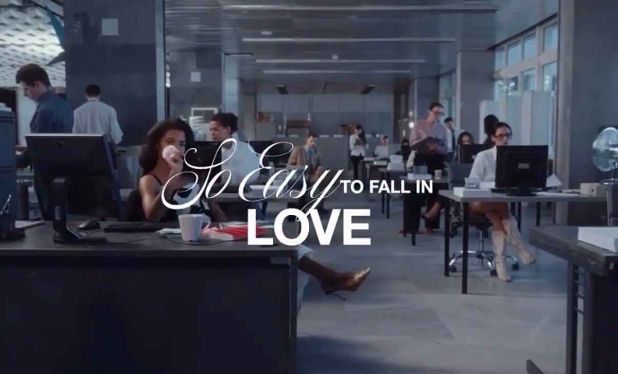 Olivia Dean lança o álbum The Art of Loving, com o single “So Easy (To Fall In Love)” e clipe já disponível. Ouça agora!