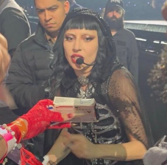 FOTO VAZA: Lady Gaga supostamente ignora pedido BIZARRO de fã em Paris