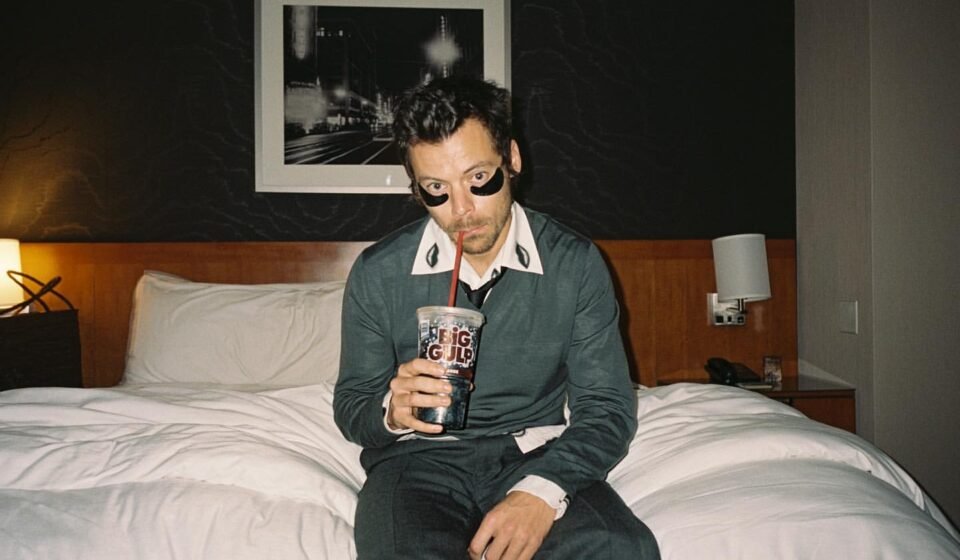 Harry Styles Lança Single "Aperture" e Anuncia Novo Álbum para 2026